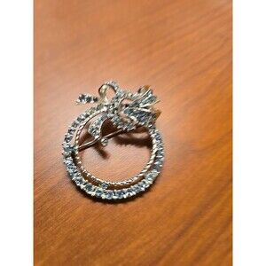 Vintage Silver With Light Blue Rhinestone Crystal Wreath Pin Brooch C122411